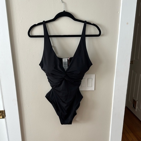 Boden Twist Classic Swimsuit, Black Size US 10 - Picture 2 of 7